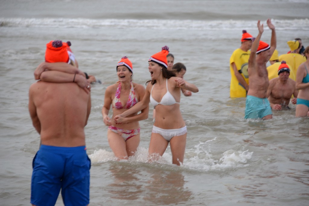 ../Images/Nieuwjaarsduik Nederzandt 2016 094.jpg